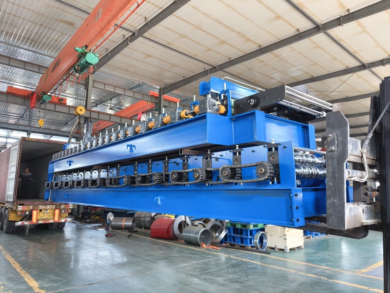 中拓冷彎裝箱發運如火如荼，細節把控詮釋對客戶的鄭重承諾，七箱設備同日啟程奔赴多國，裝箱環節彰顯責任擔當